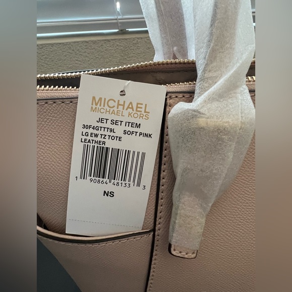 Brand new Michael Kors Jet Set Large Tote-Zip Saffiano Leather Tote with tag. - Picture 3 of 12